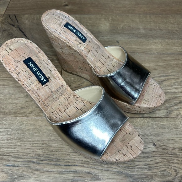 Nine West Herden3 cork wedge heel with gold - Size 7.5 - Picture 2 of 8